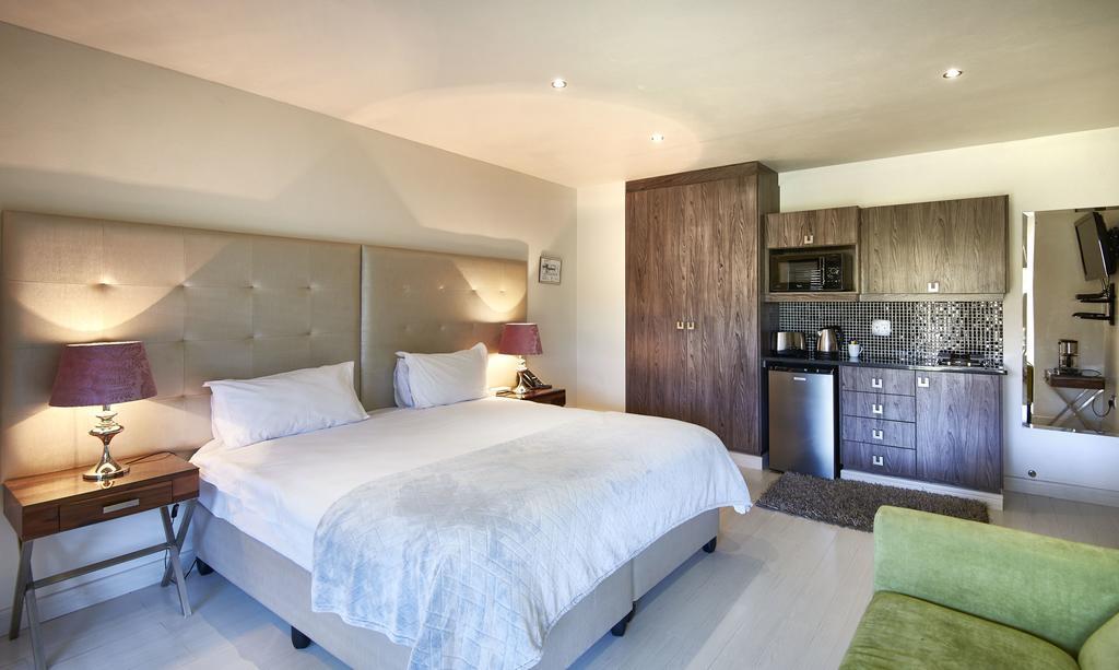 Dynasty Forest Sandown Self Catering Hotel Johannesburg Room photo